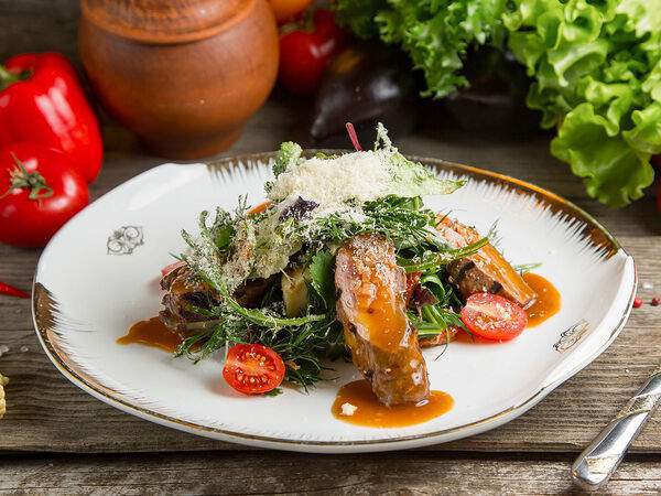 Nar & Sharab - Салат-гриль с говяжьей вырезкой