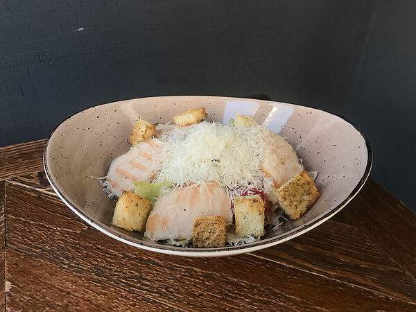 Plita - Салат Цезарь с куриной грудкой