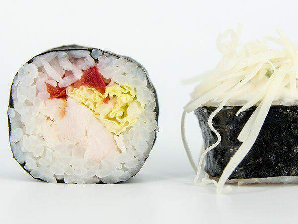 Лосось & Имбирь - Цезарь ролл с цыпленком