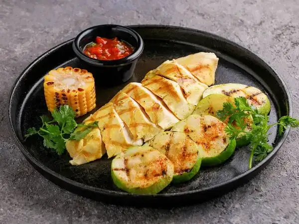 Ketch Up - Грудка цыпленка с кабачками