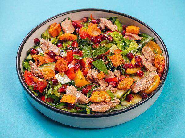 Finik & Hummus - Фатуш с тунцом