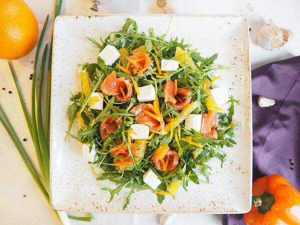 Вилла Подлипки - Салат с сёмгой и апельсином