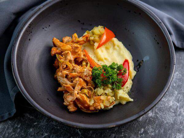 Vitae Healthy Food - Бефстроганов из индейки с картофельным пюре