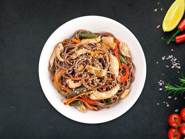 Easy kitchen - Соба с курицей в соусе терияки