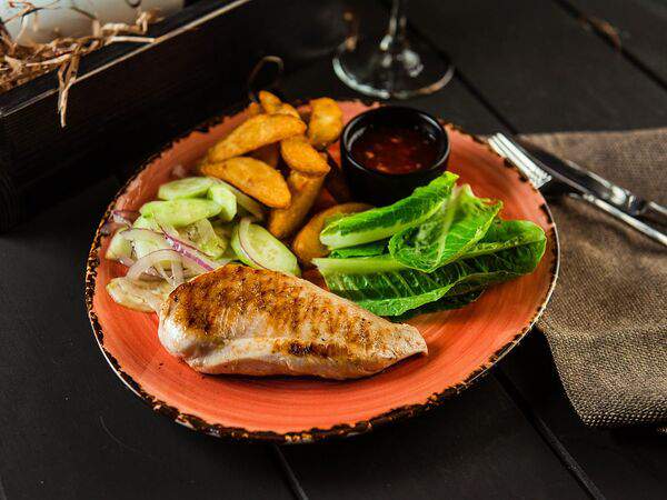 Поющий Лосось - Куриная грудка на гриле с картофелем по-домашнему