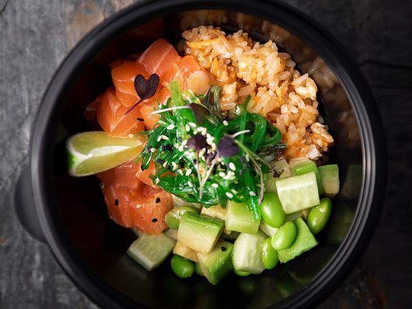 Godzilla sushi - Поке с лососем