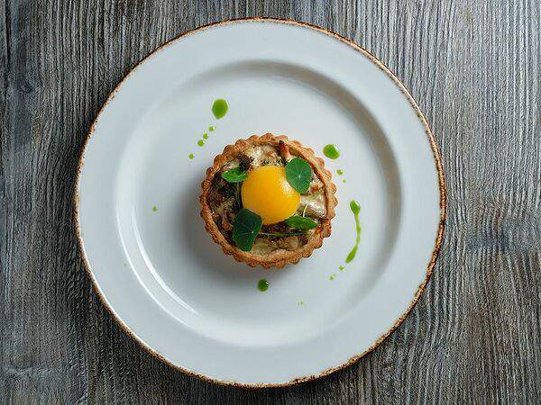 Кисельkitchen - Киш лорен с жульеном и желтком конфи