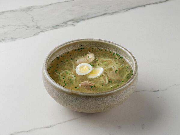 Гаврош - Прозрачный бульон с курицей и яичной лапшой