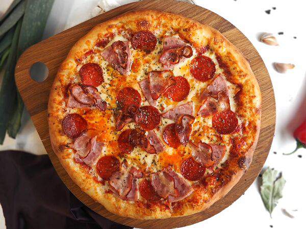 Вилла Подлипки - Пицца Мясное ассорти из дровяной печи