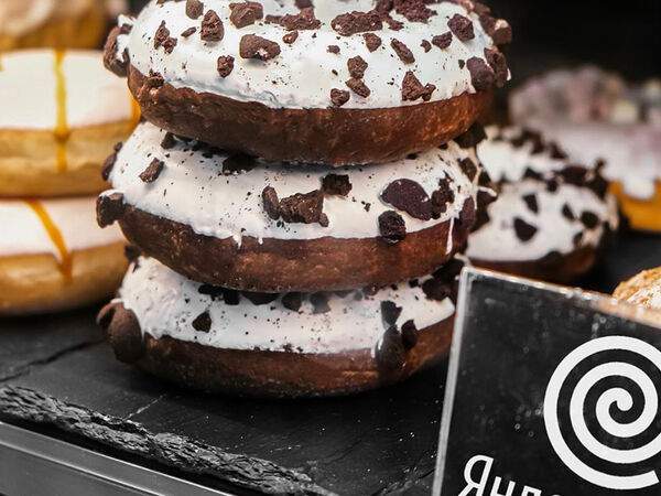 Пекарня Буханка - Донат ванильный с печеньем