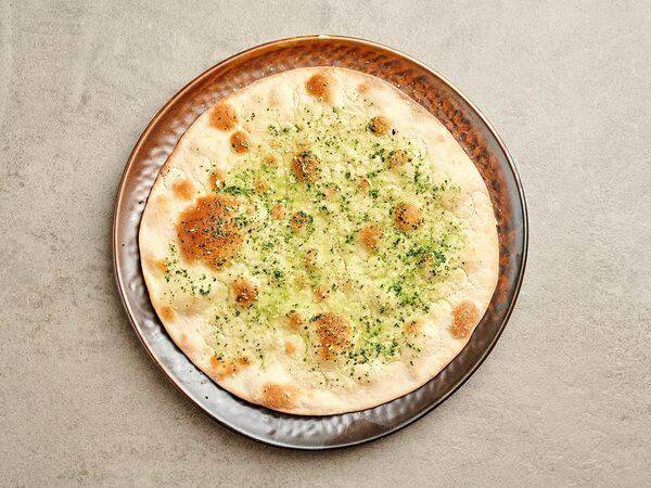 Pivino - Фокачча с соусом песто и сыром пармезан