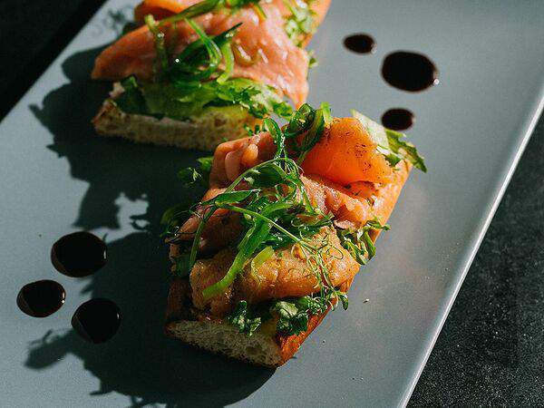 Rob roy bar - Брускетта с лососем