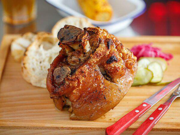 Moo Moo Burgers & Grill - Свиная рулька