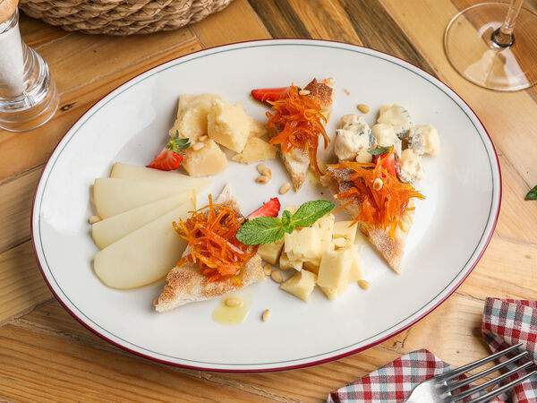 Pinzeria by Bontempi - Сырное Ассорти с апельсиновым конфитюром