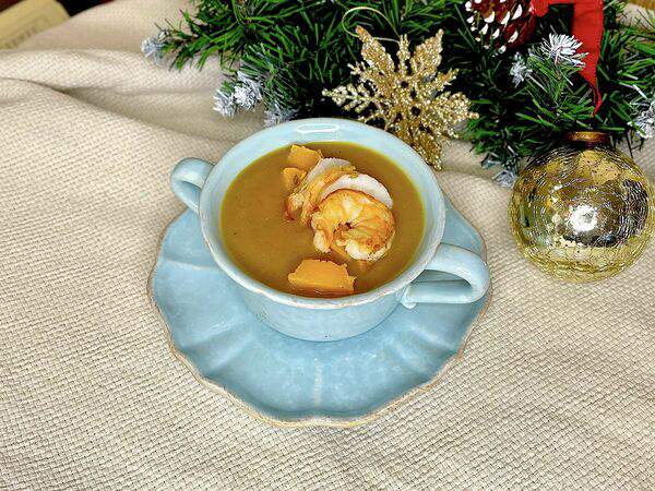 Debaton - Тыквенный суп-пюре с креветками и карамельной сметаной