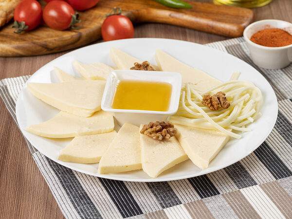 Грузинский дворик - Ассорти грузинских сыров