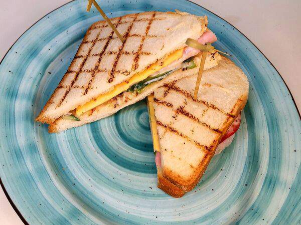 Tartine - Сэндвич с ветчиной и сыром