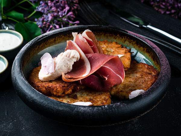 Березка - Драники с прошутто и кремом из хрена