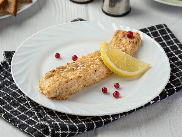 Сактон - Филе кеты, запеченное в брусничном соусе