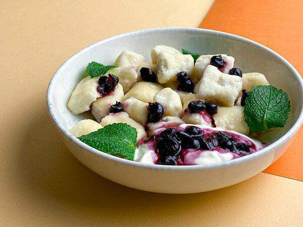 Ирис - Вареники ленивые со смородиновым вареньем