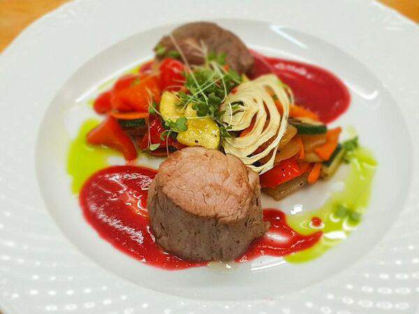 Васнецовъ - Свиная вырезка в соусе из копченого крыжовника