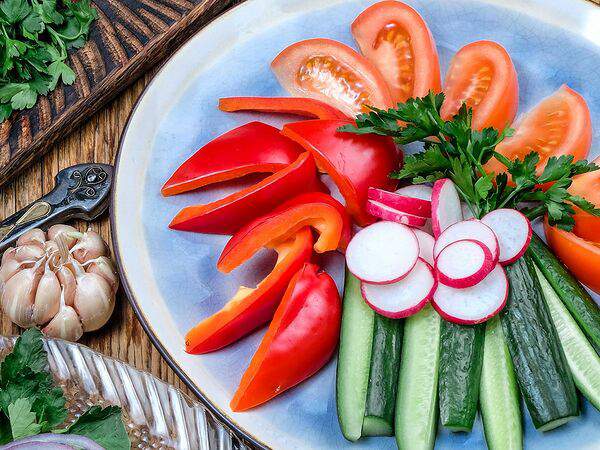 Хачапури тётушки Марико - Овощная тарелка