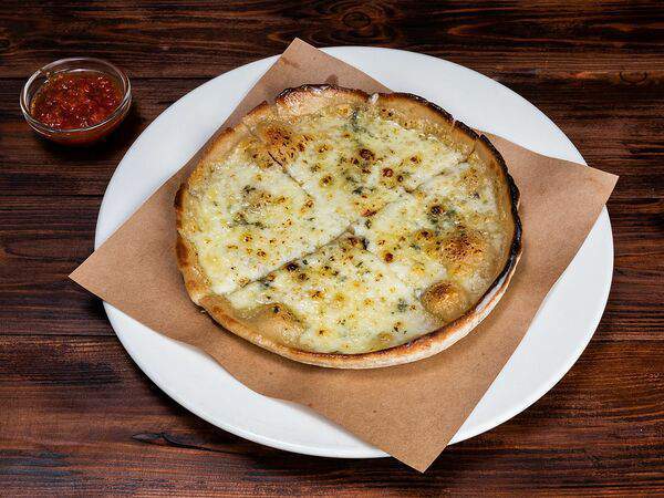 Трактир Колесо - Лепешка с двойным сыром и соусом Сальса