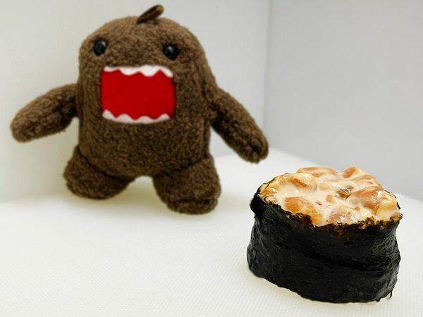 Акина суши - Гункан Сяке с лососем