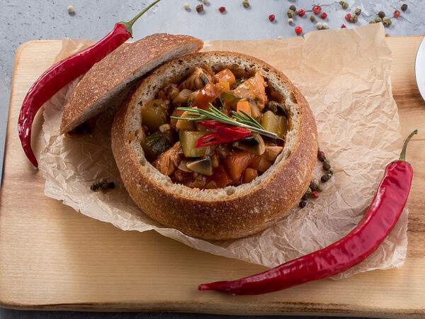 Кафе Кухня - Жаркое из индейки в зерновом хлебе