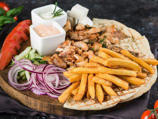 Mangal Doner - Гирос на тарелке с курицей