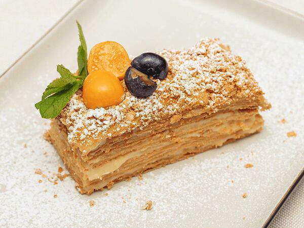 Салтанат сарайы - Наполеон