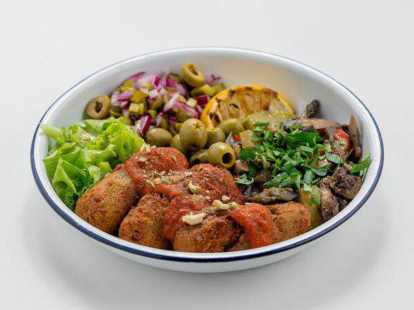 Розмарин - Нутовые котлетки в томатном соусе и овощным соте