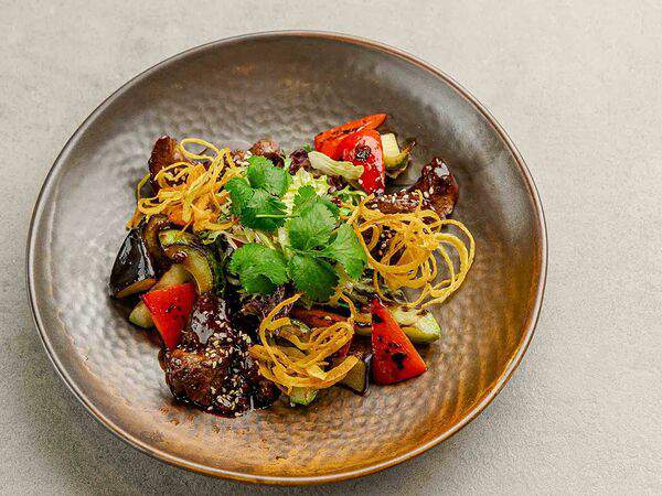 Pivino - Салат с куриной печенью и овощами гриль