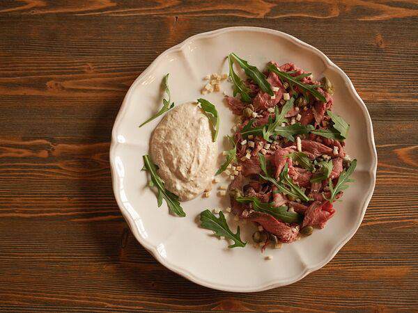 Римские каникулы - Вителло тоннато с соусом из тунца