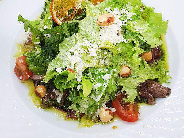 Васнецовъ - Салат из разной зелени с дворовой уткой