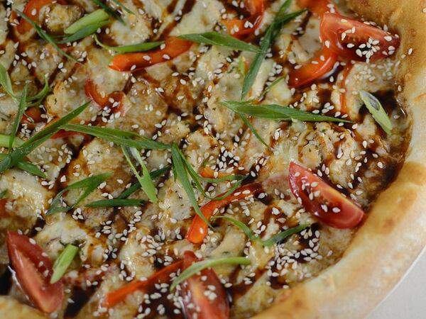 Kontrast gusto - Пицца С индейкой на толстом тесте