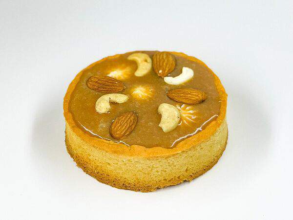 Лакомка - Тарт с соленой карамелью и орехами