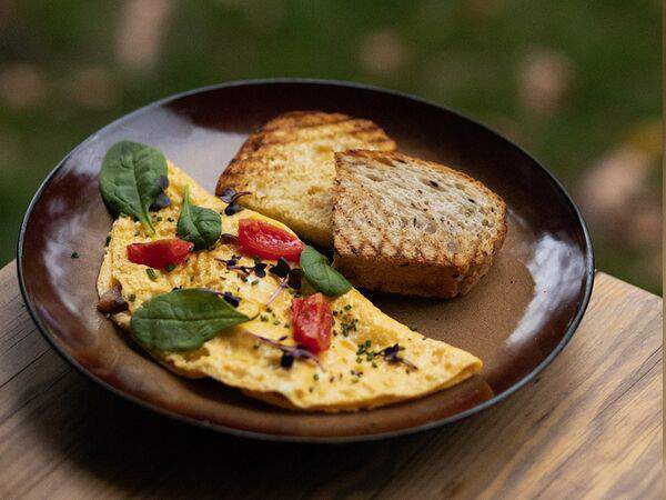 Traveller's Coffee - Омлет с цыплёнком и грибами