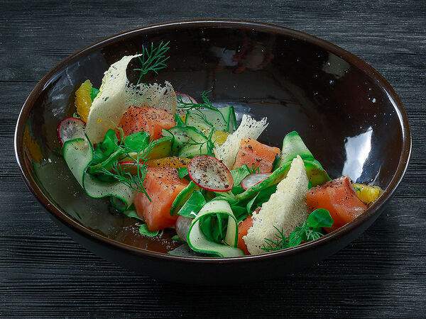 Ресторан-пивоварня Башня - Салат из слабосоленого лосося