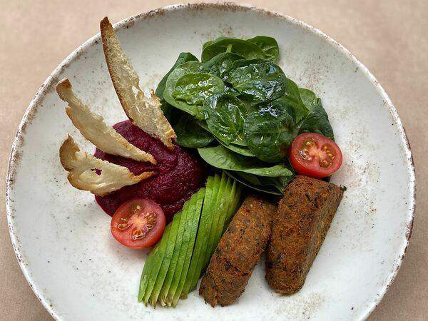 Bodhiartcafe - Фалафель боул со свекольным пюре, авокадо и молодым шпинатом