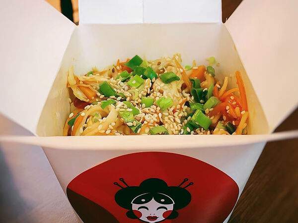 СушиСет - Удон с овощами и соусом