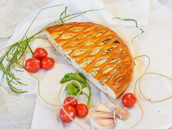 Пекарня Буханка - Половина пирога с курицей и грибами