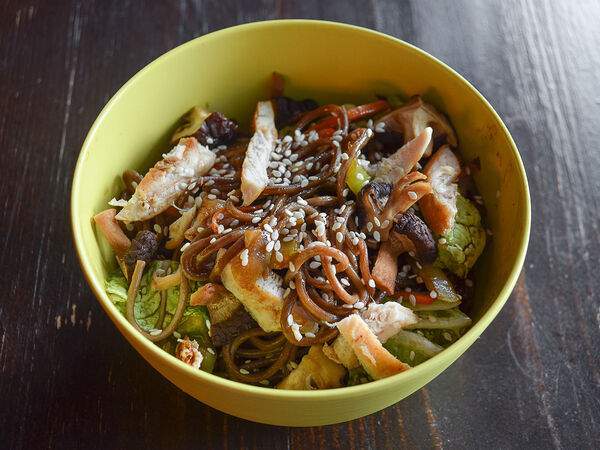 Burger 1 - Вок Лапша с овощами и курицей