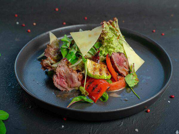 Macarena - Салат с телятиной и огурцами