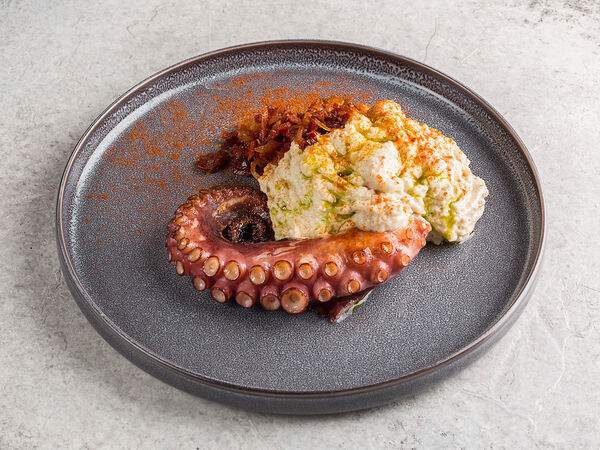 Море рядом - Осьминог с муссом из картофеля