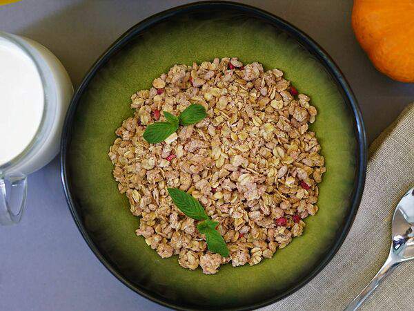 Yellow Cafe - Гранола с молоком и ягодами