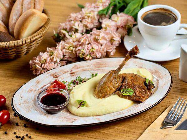 Theo - Утиная ножка Конфи с нежным пюре