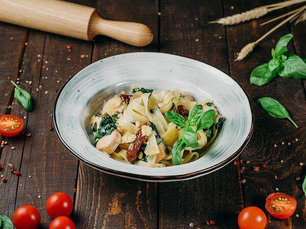 Хлебные истории - Феттуччине с цыпленком и шпинатом