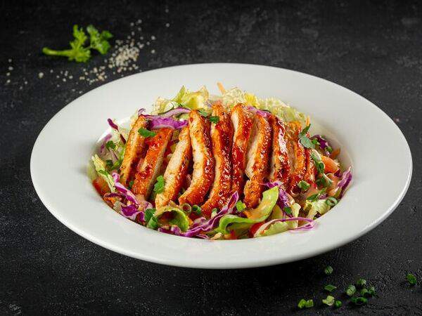 T.G.I. Friday's - Салат куриный барбекю