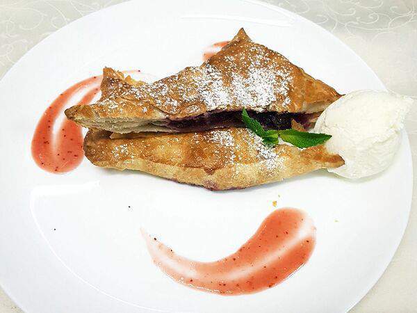 Trattoria Fettuccine - Вишнёвый штрудель